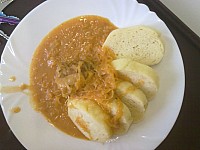 Segedinsky gulas, houskove knedliky